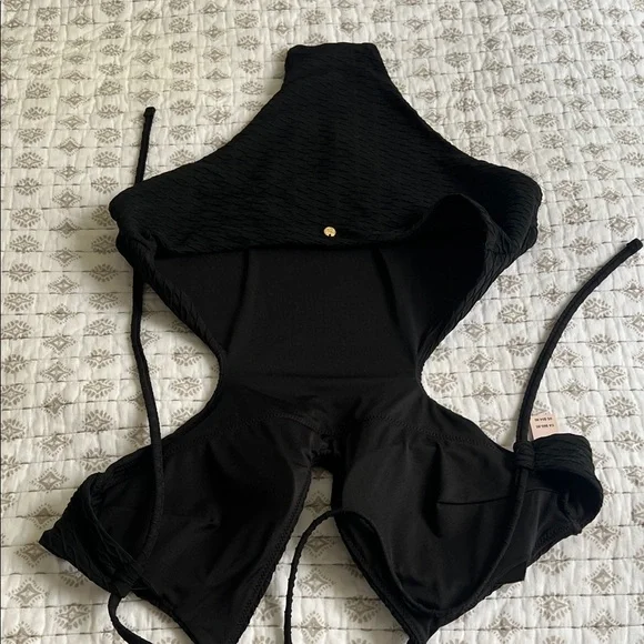NWT Victoria's Secret Black Textured Cutout One-Piece Swimsuit - Picture 2 of 6
